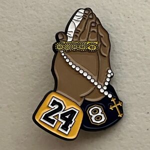 Kobe Bryant Praying Hands # 24 #8 Pin Brooch Basketball Lakers Hat Streetwear